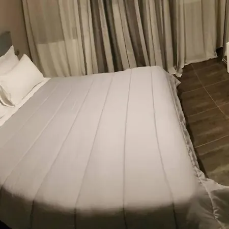 Kyra's Roof Terrace Flat Апартаменты