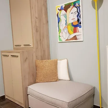 Kyra's Roof Terrace Flat *