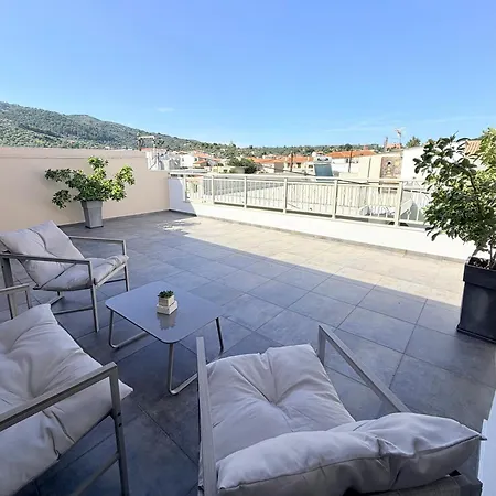Kyra's Roof Terrace Flat * 斯基亚索斯镇