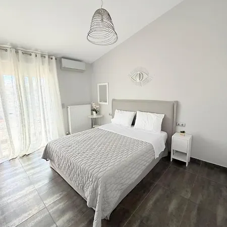 Kyra's Roof Terrace Flat * 斯基亚索斯镇